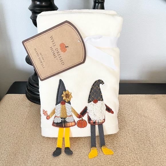 NWT SET OF 2 3D Fall Gnomes Hand Towels - Picture 3 of 7